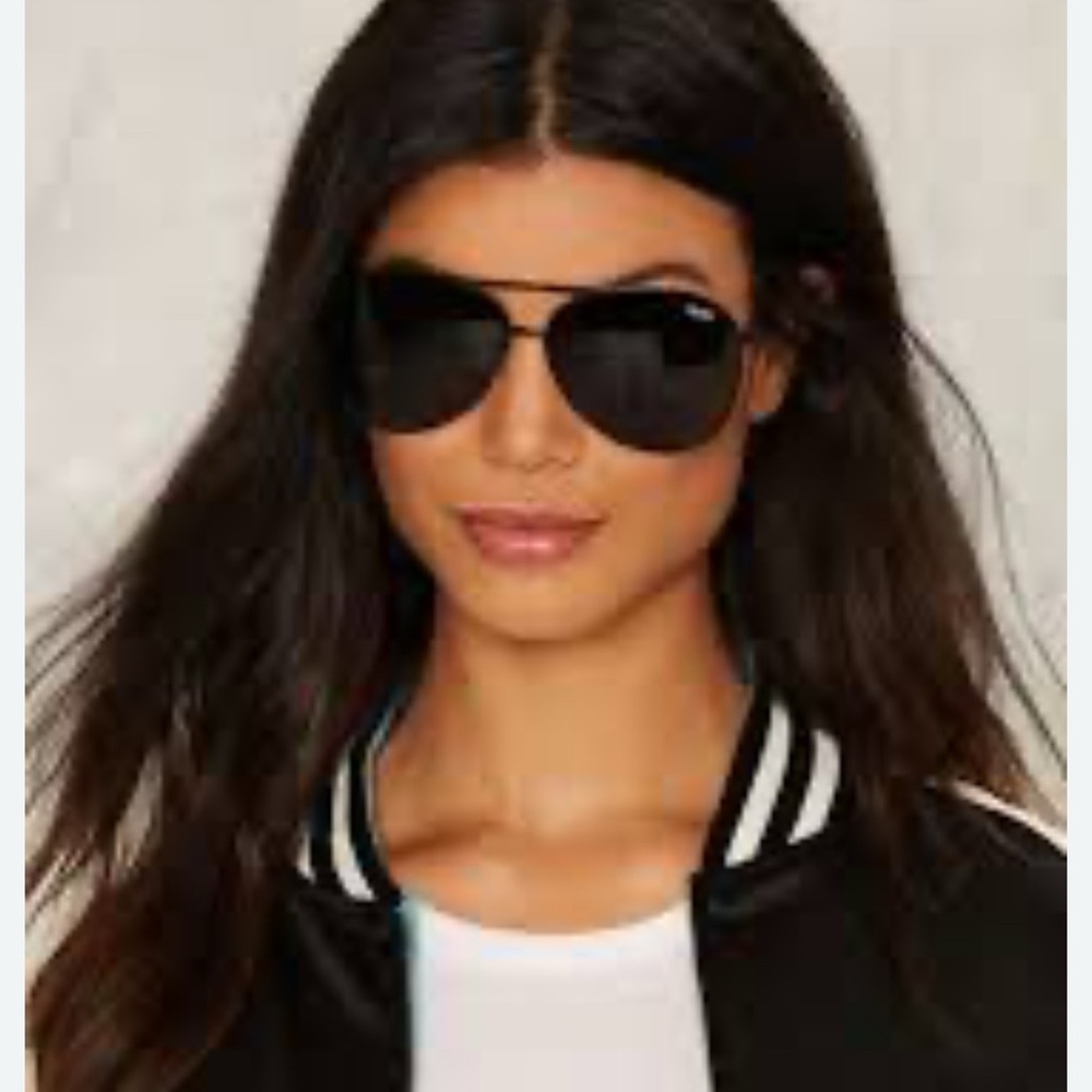 Stylish Black Aviator Sunglasses
